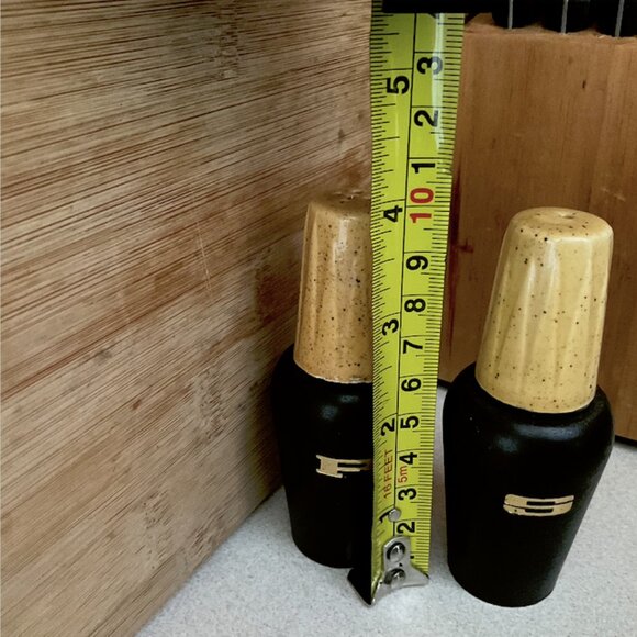 Vintage Japanese S&P Shakers - Mid-Century Wood/Ceramic/Gold Kitchenware - Picture 6 of 6